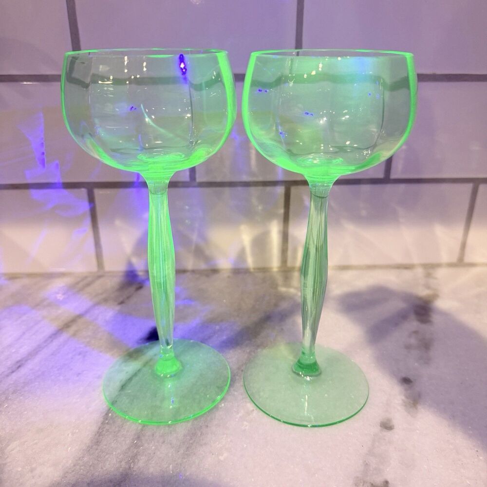 Set Of 2 Vintage Green Uranium Wine Glasses Goblets 7” Tall
